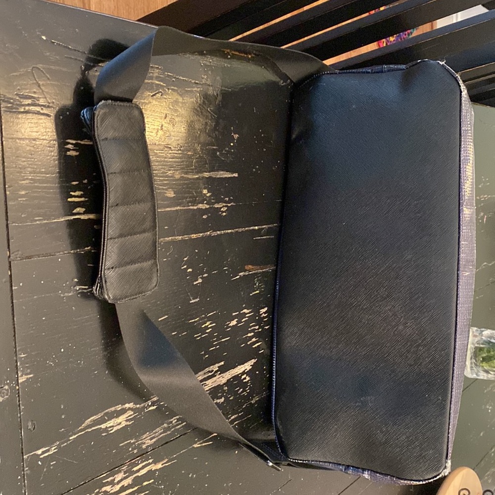 Rareform Maya Cross-Body - Picture 5 of 16